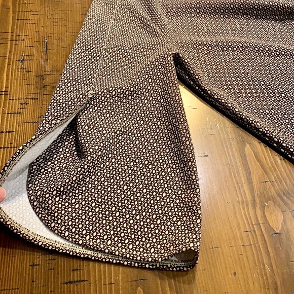 ANN TAYLOR BROWN GEOMETRIC PRINT BLOUSE - Picture 9 of 13